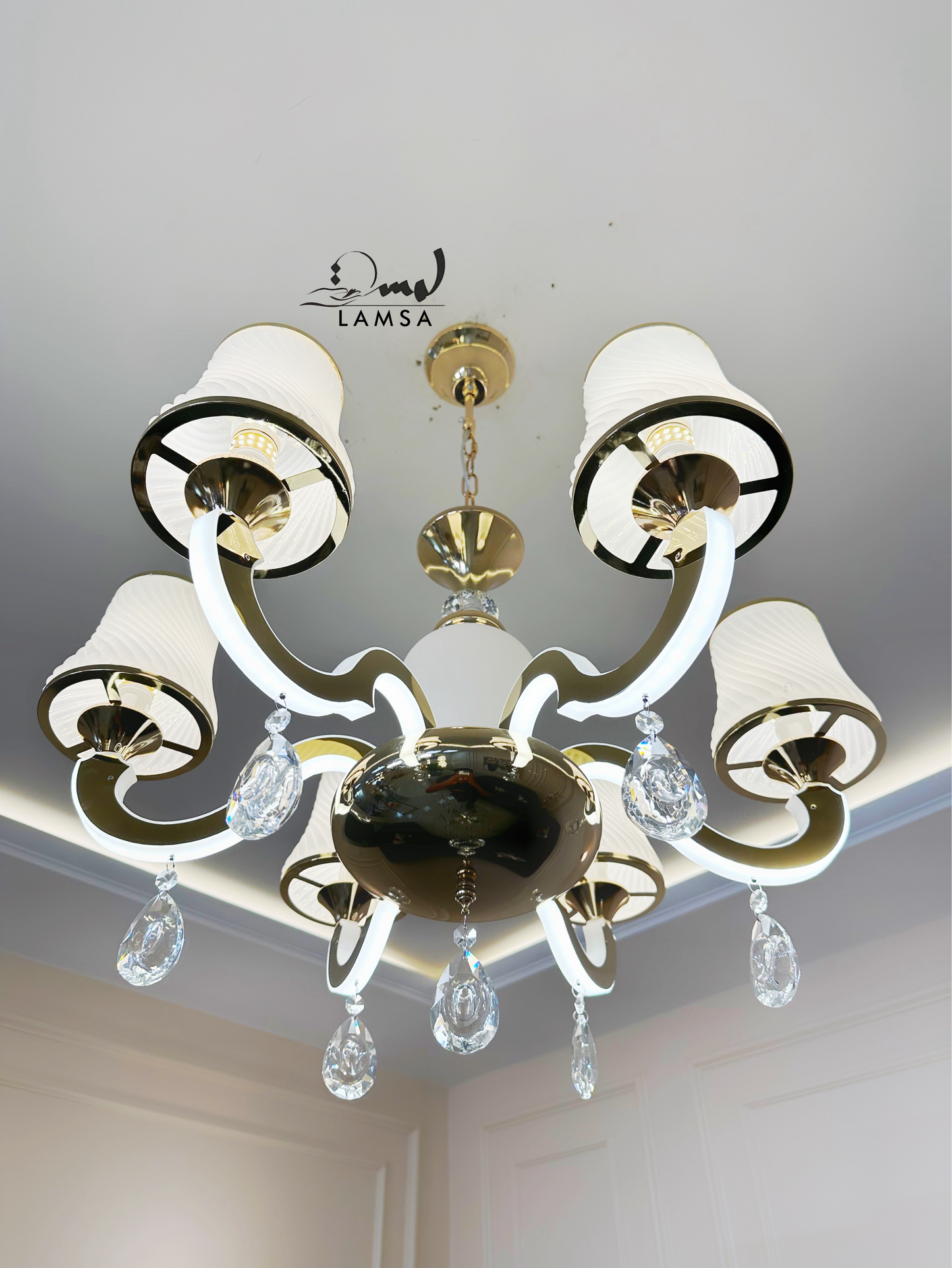 Lustre élégant en verre décoratif avec bras lumineux LED
