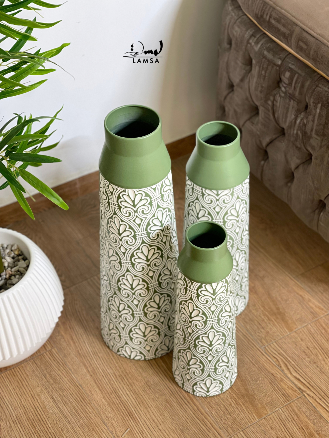 Vase  Métal Doré et noir et vert Décoré