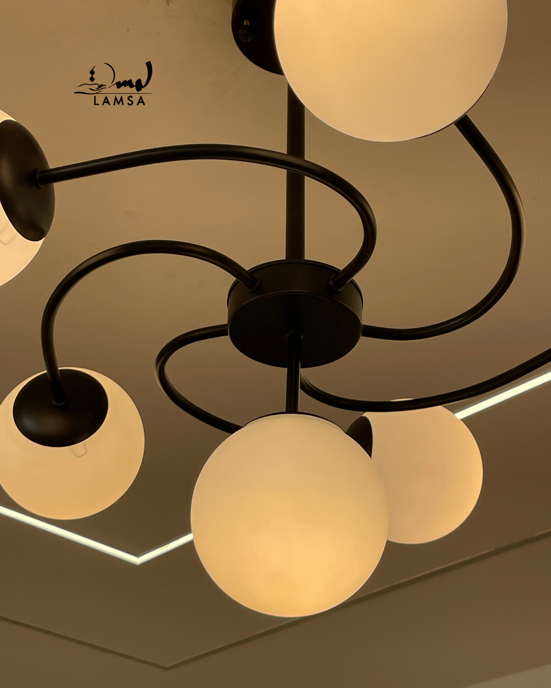 Lustre Chandelier "Doré"et "Noir" 6 abat-jour