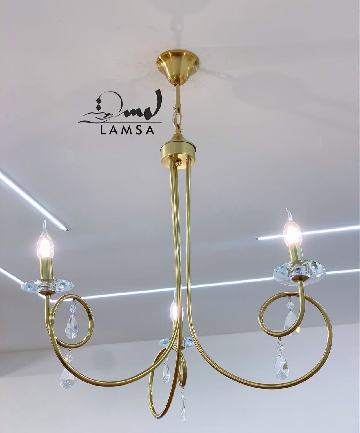 Charme intemporel en doré et cristal-3 ampoules