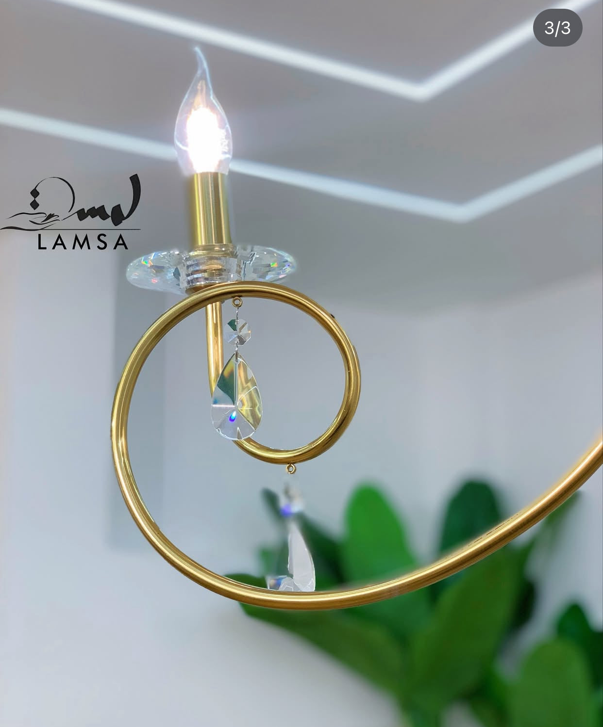 Charme intemporel en doré et cristal-3 ampoules