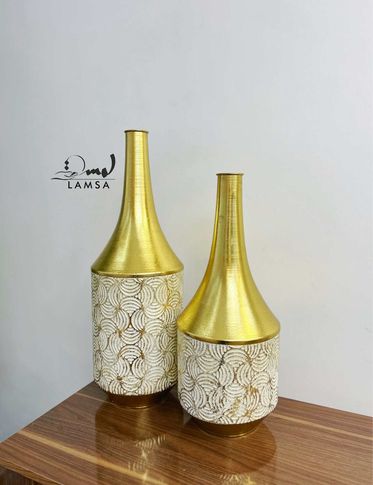Vase " BOURGEOIS" Métal Doré Décoré